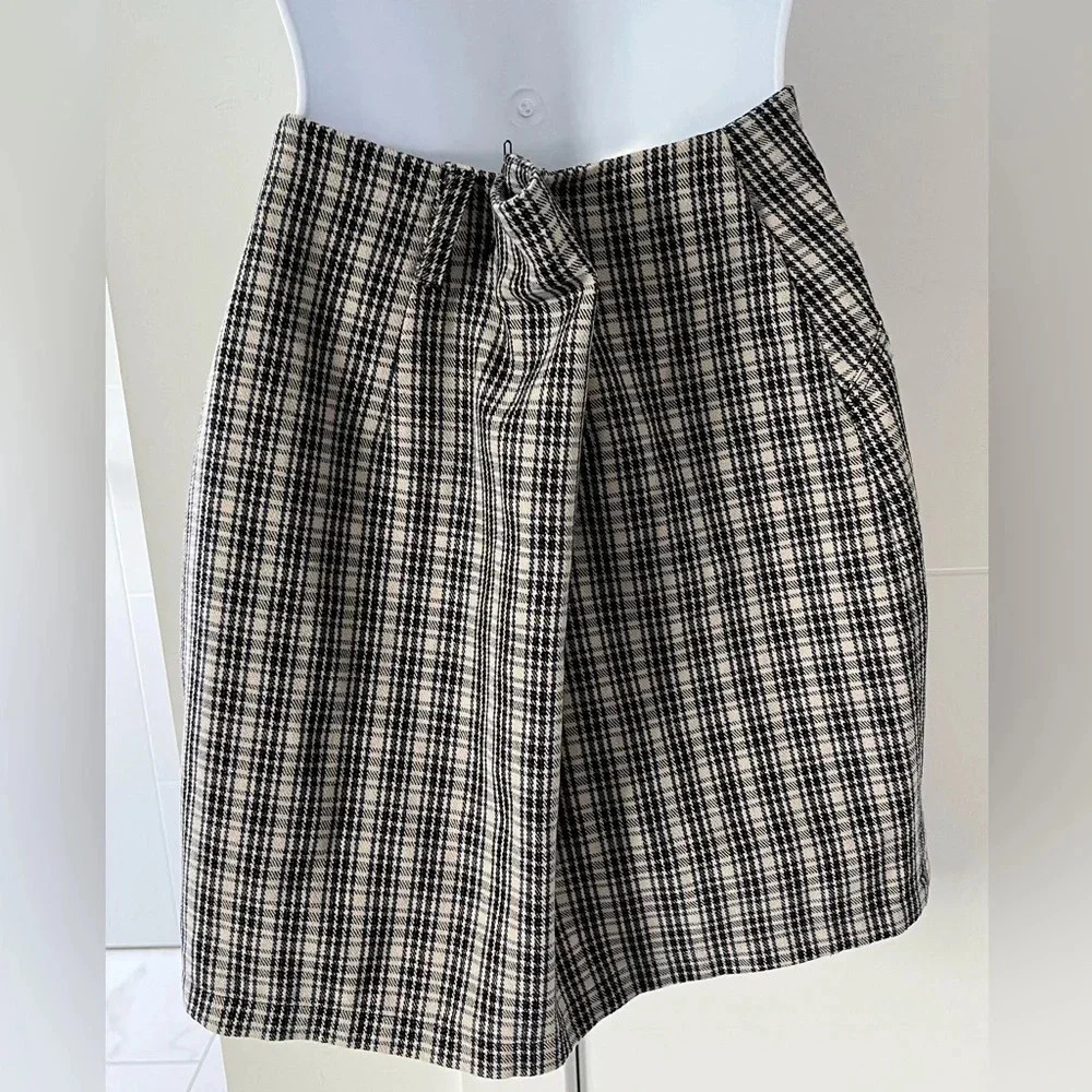 Hollister/ Belted/ Ultra high rise/ Plaid/ Mini skirt/ Size US XS - Picture 4 of 11